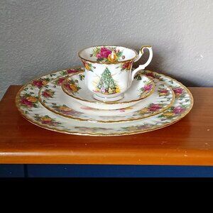 Vintage Royal Albert Christmas Magic Place Setting Tea Cup Saucer Plates 1990